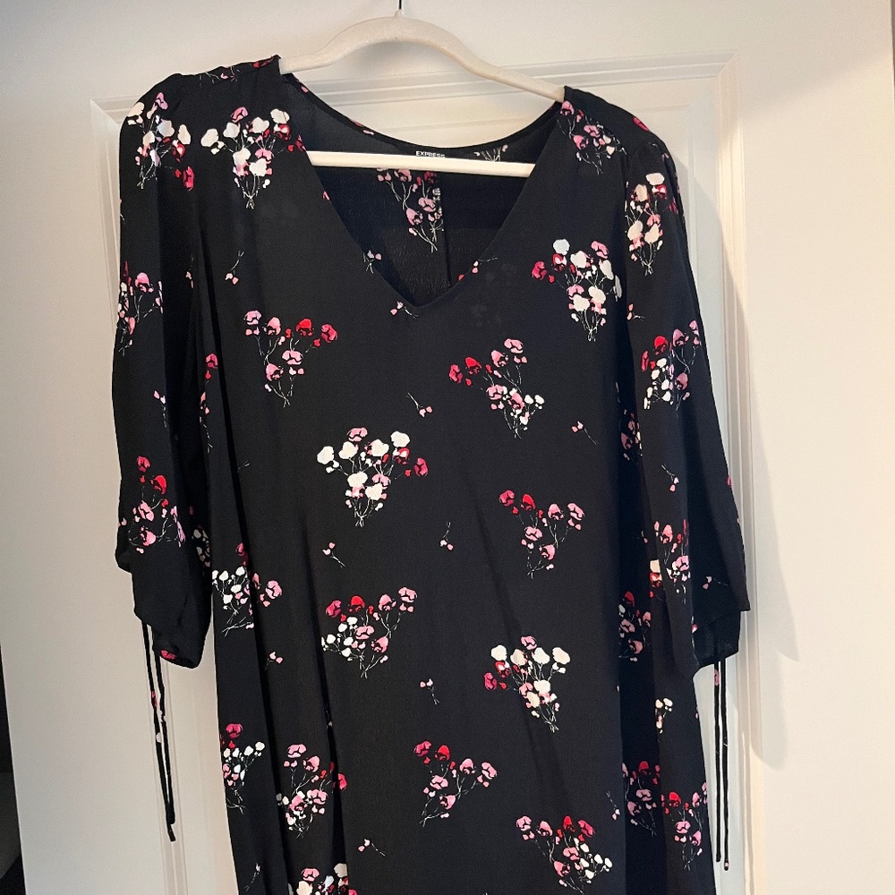 Express Women's Floral 3/4 Tie Sleeve Shift Dress